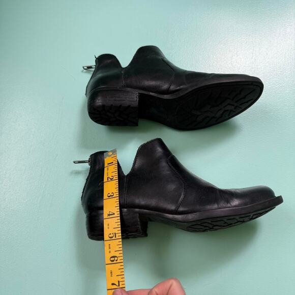 Born Black leather ankle boots with back zipper - size 6.5 Women - Picture 6 of 8